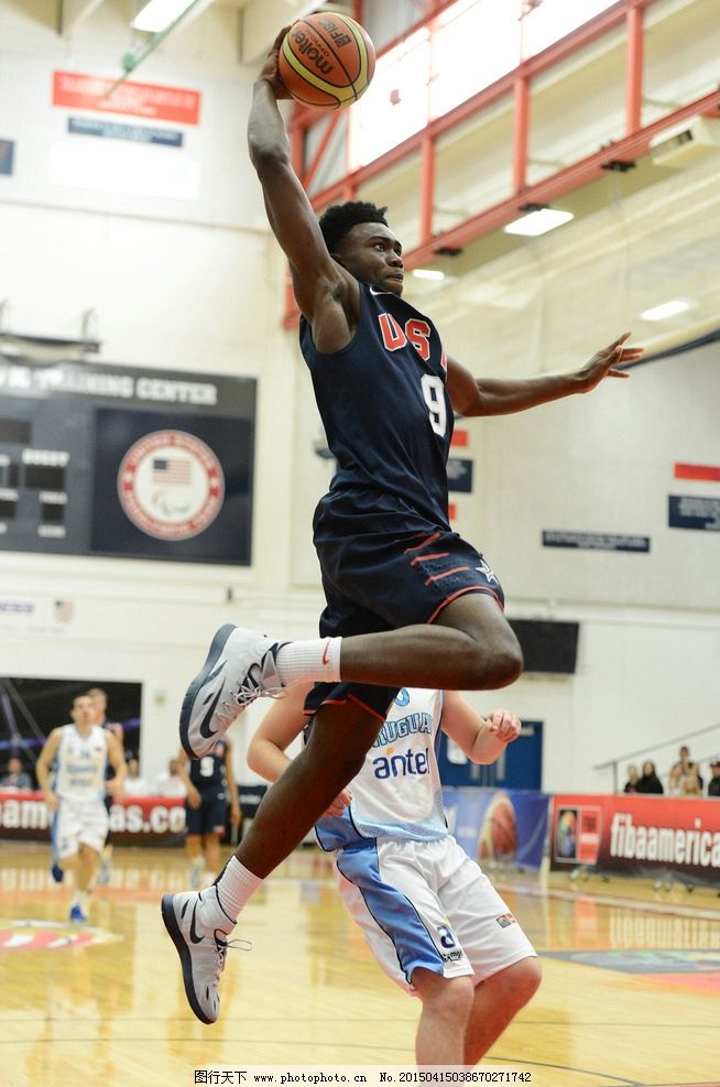 持俱乐部的 持俱乐部的