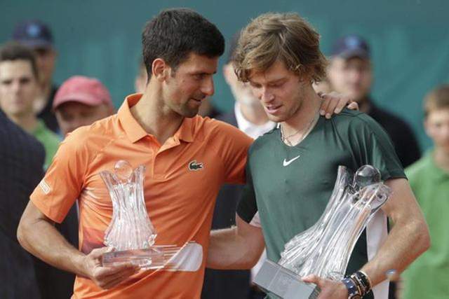 被拧紧的发 被拧紧的发